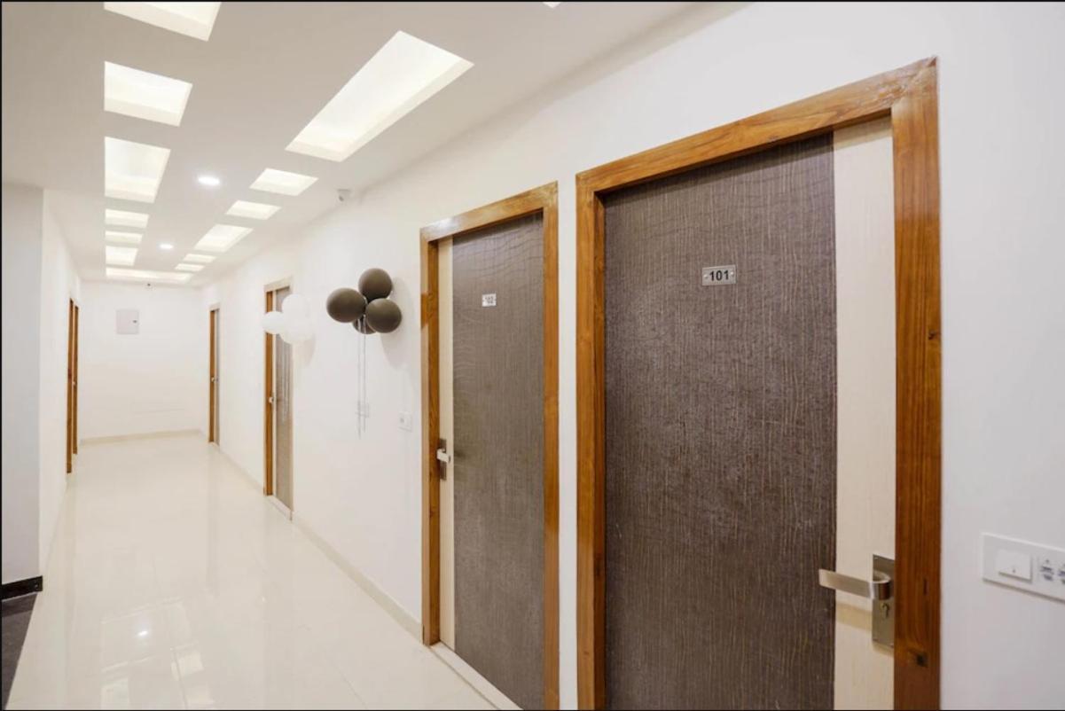Hotel The Ocean Near Igi Airport ニューデリー エクステリア 写真